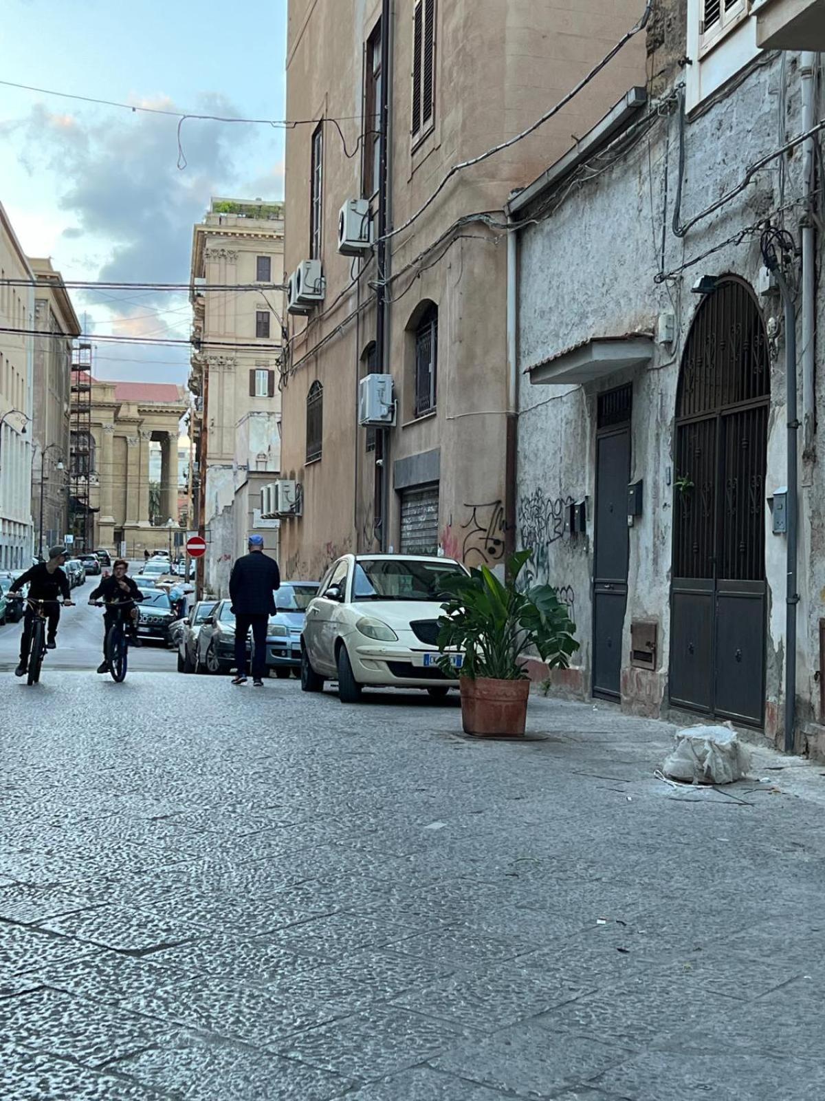 Greta'S Apartment Discesa Delle Capre Palermo Eksteriør bilde