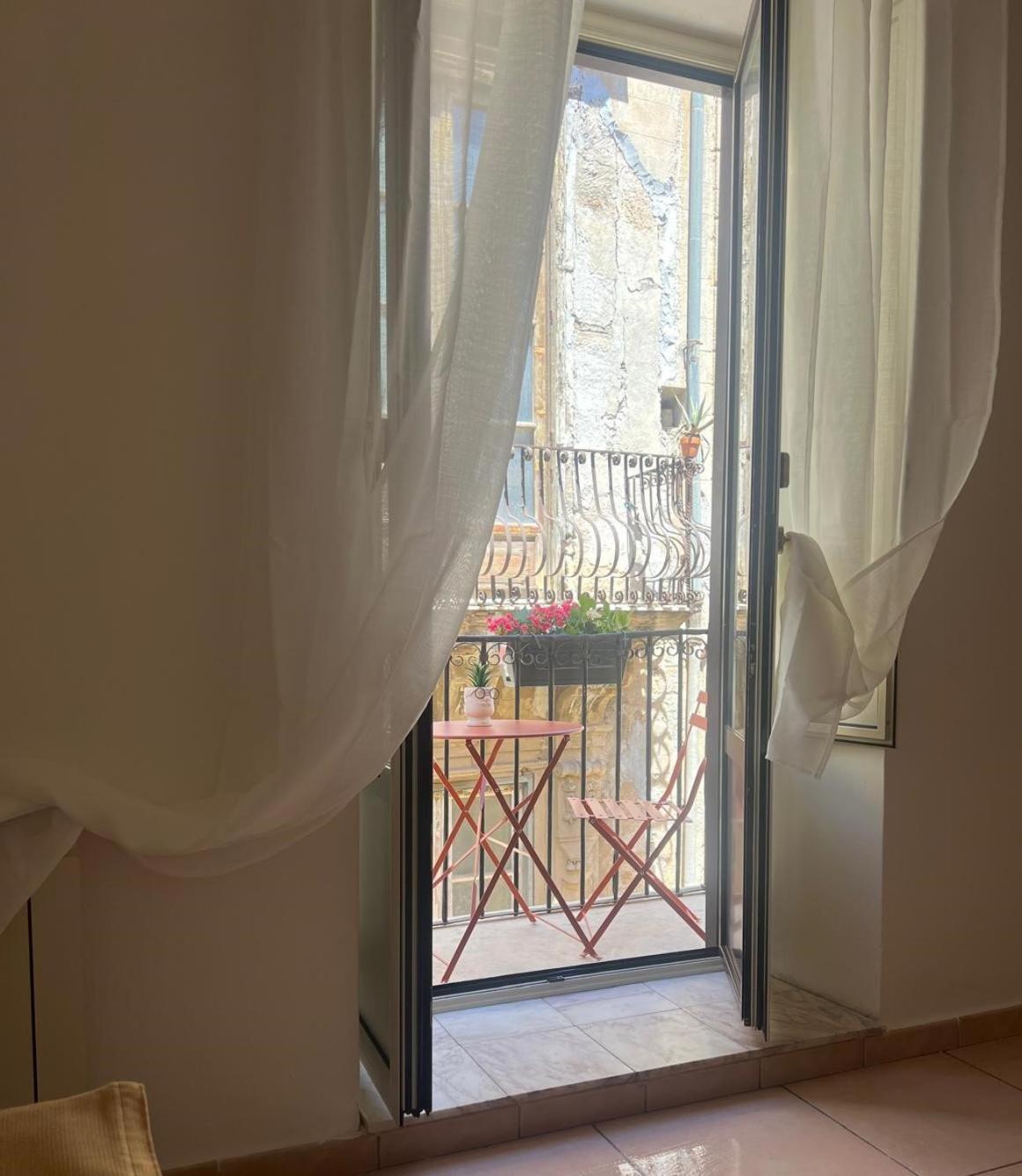 Greta'S Apartment Discesa Delle Capre Palermo Eksteriør bilde